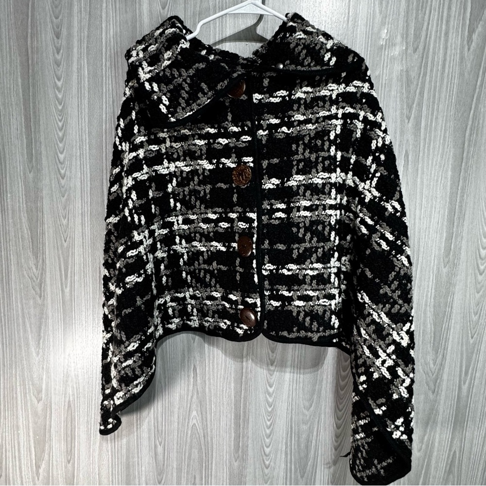 Coco & Carmen Pullover Poncho Sweater Black & White Plaid ‎ One Size Cabin Core